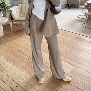 Djerf Avenue favorite pants in “oat”